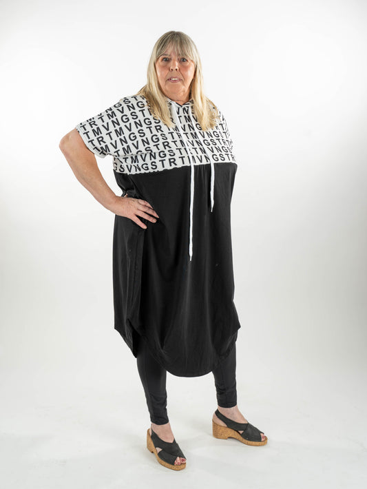 Womenary Kjóll með stöfum.